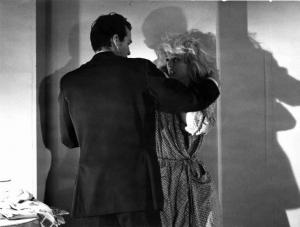Scena del film "Un amore a Roma" - Regia Dino Risi - 1960 - Gli attori Peter Baldwin e Mylène Demongeot