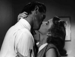 Scena del film "Amo un assassino" - Regia Baccio Baldini - 1951 - Gli attori Andrea Bosic e Delia Scala si danno un bacio