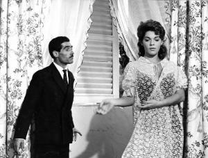 Scena del film "Anonima cocottes" - Regia Camillo Mastrocinque - 1960 - Gli attori Tiberio Murgia e Valeria Fabrizi