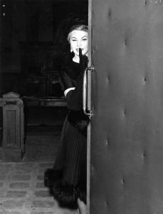 Scena del film "A porte chiuse" - Regia Dino Risi - 1960 - L'attrice Anita Ekberg
