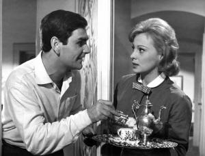 Scena del film "A porte chiuse" - Regia Dino Risi - 1960 - Due attori non identificati