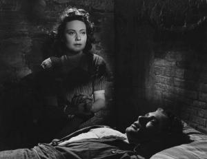 Scena del film "L'assedio dell'Alcazar" - Regia Augusto Genina - 1940 - Gli attori Maria Denis e Aldo Fiorelli