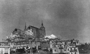 Scena del film "L'assedio dell'Alcazar" - Regia Augusto Genina - 1940 - Il castello dell'Alcazar