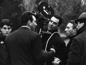Set del film "L'attico" - Regia Gianni Puccini - 1962 - L'attore Walter Chiari e il regista Gianni Puccini