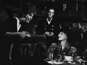 Scena del film "L'attico" - Regia Gianni Puccini - 1962 - Gli attori Daniela Rocca, Philippe Leroy e un'attrice non identificata