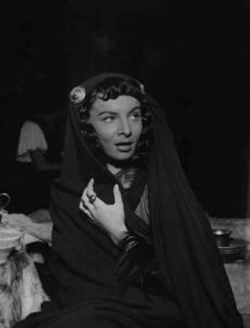 Set del film "Attila" - Regia Pietro Francisci - 1954 - Un'attrice non identificata