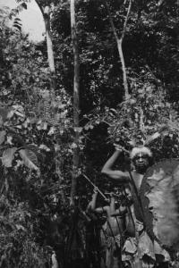 Set del film "Attila" - Regia Pietro Francisci - 1954 - Indigeni armati di lancia e scudo