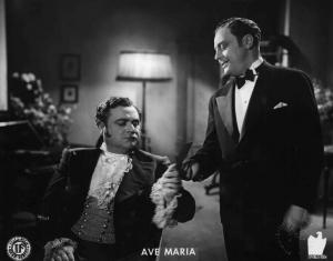 Scena del film "Ave Maria" - Regia Johannes Riemann - 1936 - Gli attori Beniamino Gigli e Harald Paulsen