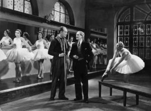 Scena del film "Ballerine" - Regia Gustav Machaty - 1936 - Ballerine in tutù e attori non identificati