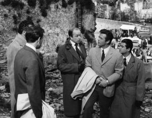 Scena del film "La banda Casaroli" - Regia Florestano Vancini - 1962 - Gli attori Renato Salvatori, Jean-Claude Brialy e attori non identificati