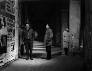 Scena del film "La banda Casaroli" - Regia Florestano Vancini - 1962 - Gli attori Renato Salvatori, Tomas Milian e Jean-Claude Brialy