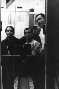 Set del film "La battaglia di Algeri" - Regia Gillo Pontecorvo - 1966 - Il regista Gillo Pontecorvo, l'attore Saadi Yacef e l'operatore Marcello Gatti