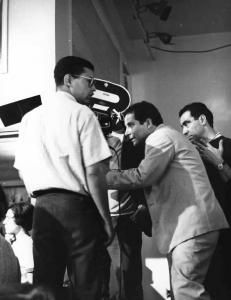 Set del film "La battaglia di Algeri" - Regia Gillo Pontecorvo - 1966 - Il regista Gillo Pontecorvo dietro la macchina da presa e l'operatore Marcello Gatti