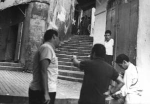 Set del film "La battaglia di Algeri" - Regia Gillo Pontecorvo - 1966 - Il regista Gillo Pontecorvo e l'operatore Marcello Gatti di spalle