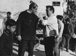 Set del film "La battaglia di Algeri" - Regia Gillo Pontecorvo - 1966 - L'operatore Marcello Gatti con altri operatori della troupe