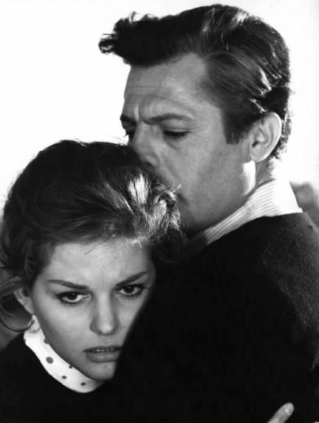 Scena del film "Il bell'Antonio" - Regia Mauro Bolognini - 1960 - Gli attori Claudia Cardinale e Marcello Mastroianni