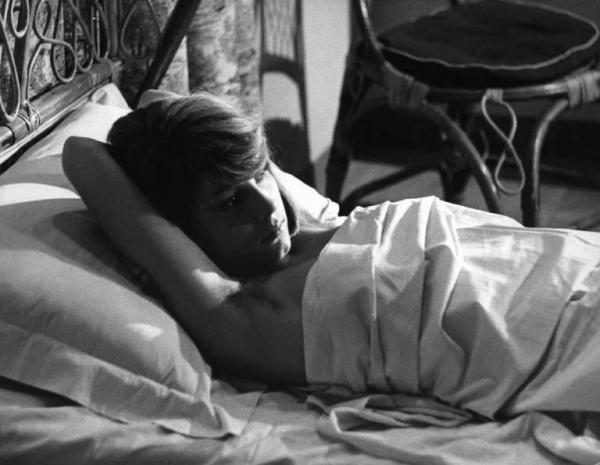 Scena del film "La bella di Lodi" - Regia Mario Missiroli - 1963 - L'attrice Stefania Sandrelli a letto