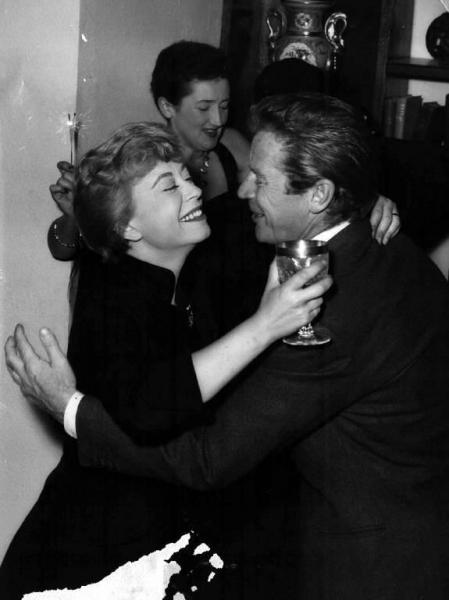 Scena del film "Il bidone" - Federico Fellini - 1955 - Gli attori Richard Basehart e Giulietta Masina