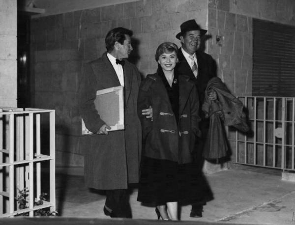 Set del film "Il bidone" - Federico Fellini - 1955 - Gli attori Broderick Crawford, Richard Basehart e Giulietta Masina