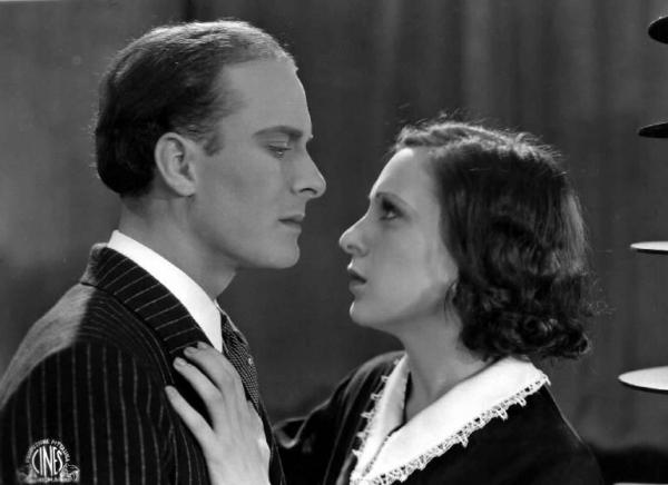 Scena del film "La canzone dell'amore" - Gennaro Righelli - 1930 - Gli attori Elio Steiner e Dria Paola