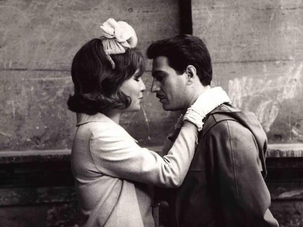 Scena del film "Il carabiniere a cavallo" - Regia Carlo Lizzani - 1961 - Gli attori Annette Stroyberg e Nino Manfredi