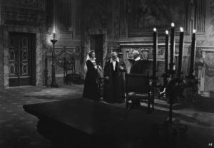 Scena del film "Beatrice Cenci" - Regia Guido Brignone - 1941 - Gli attori Tina Lattanzi, Giulio Donadio e un attore non identificato