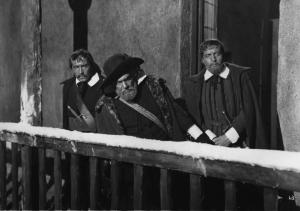 Scena del film "Beatrice Cenci" - Regia Guido Brignone - 1941 - Gli attori Giulio Donadio, Luigi Pavese e Nino Marchesini