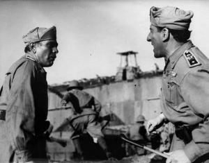 Scena del film "Bengasi" - Augusto Genina - 1942 - Attori non identificati indivisa militare