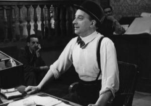 Scena del film "Bionda sotto chiave" - Camillo Mastrocinque - 1939 - L'attore Franco Coop