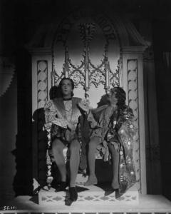 Scena del film "Boccaccio" - Marcello Albani - 1940 - Gli attori Osvaldo Genazzani e Raffaele Di Napoli