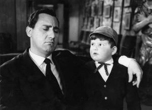 Scena del film "Il boom" - Vittorio De Sica - 1963 - L'attore Alberto Sordi e un bambino