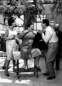 Scena del film "Il boom" - Vittorio De Sica - 1963 - Gli attori Gianna Maria Canale e Alberto Sordi e attori non identificati