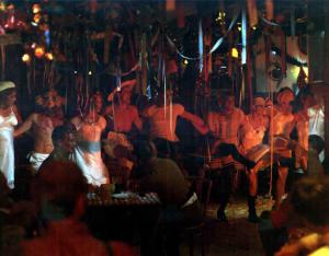 Scena del film "La caduta degli dei" - Luchino Visconti - 1969 - Attori non identificati ballano in festa