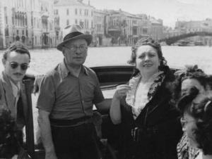 Set del film "Il carnevale di Venezia" - Regia Giuseppe Adami, Giacomo Gentilomo - 1940 - Il regista Giuseppe Adami e l'attrice Toti Dal Monte