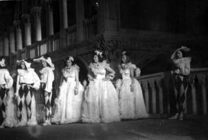 Set del film "Il carnevale di Venezia" - Regia Giuseppe Adami, Giacomo Gentilomo - 1940 - Un gruppo di ballerine