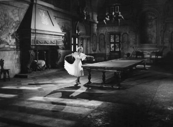 Scena del film "Castelli in aria" - Regia Augusto Genina - 1939 - L'attrice Lilian Harvey
