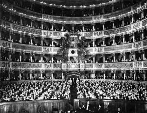 Set del film "Casta diva" - Regia Carmine Gallone - 1935 - Teatro dell'opera di Roma