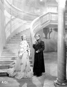 Scena del film "Casta diva" - Regia Carmine Gallone - 1935 - L'attrice Màrtha Eggerth e un attore non identificato