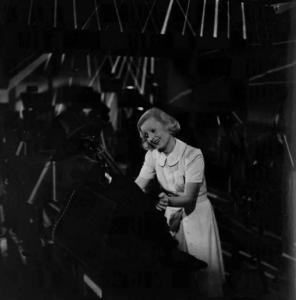 Scena del film "Castelli in aria" - Regia Augusto Genina - 1939 - L'attrice Lilian Harvey