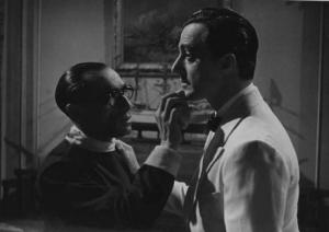 Set del film "Castelli in aria" - Regia Augusto Genina - 1939 - L'attore Vittorio De Sica al trucco