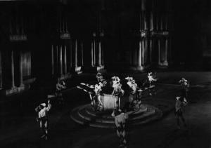 Scena del film "Il carnevale di Venezia" - Regia Giuseppe Adami, Giacomo Gentilomo - 1940 - Un gruppo di ballerine
