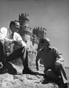 Set del film "El Cid" - Regia Anthony Mann - 1961 - L'attore Charlton Heston e il regista Anthony Mann davanti al castello di Manzanares