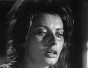 Scena del film "La Ciociara" - Regia Vittorio De Sica - 1960 - L'attrice Sophia Loren piange in un primo piano