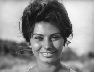 Scena del film "La Ciociara" - Regia Vittorio De Sica - 1960 - L'attrice Sophia Loren sorride in un primo piano