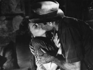 Scena del film "La Ciociara" - Regia Vittorio De Sica - 1960 - L'attrice Sophia Loren e l'attore Raf Vallone si baciano appassionatamente.