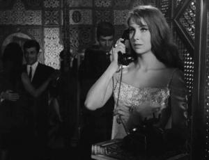 Scena del film "Come rubammo la bomba atomica" - Regia Lucio Fulci - 1967 - L'attrice Julie Menard al telefono