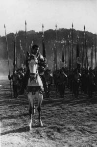 Scena del film "Condottieri" - Regia Luis Trenker - 1937 - L'attore Luis Trenker a cavallo prima della battaglia