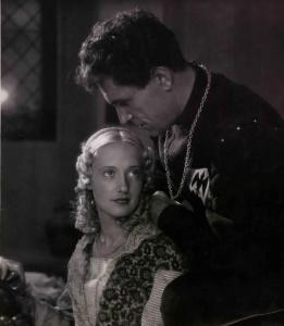 Scena del film "Condottieri" - Regia Luis Trenker - 1937 - L'attrice Carla Sveva e l'attore Luis Trenker vicini