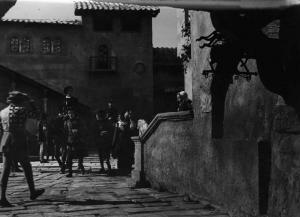 Scena del film "La Congiura dei Pazzi" - Regia Ladislao Vajda - 1940 - L'attore Leonardo Cortese a cavallo, accompagnato da attori non identificati