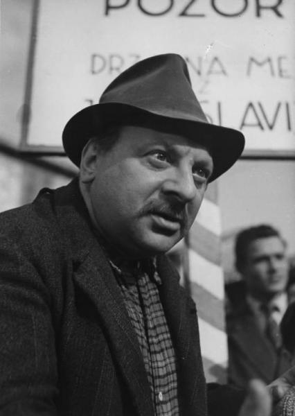 Fotografia del film "Cuori senza frontiere" - Regia Luigi Zampa 1950 - Primo piano di un attore non identificato.